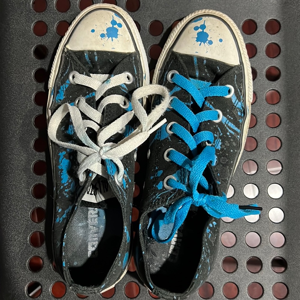 Converse splatter paint shoes
